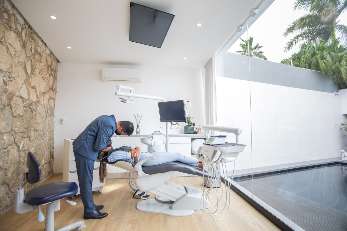 Consulta odontológica en una clínica dental moderna